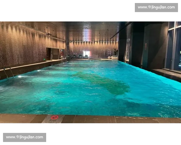 成都公司爆改泳池办公室:2 万元打造网红工位,深水区办公成职场新潮流 成都公司爆改泳池办公室:2 万元打造网红工位,深水区办公成职场新潮流