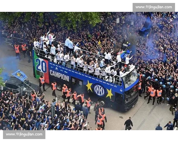 燃爆！冠军庆典现场，球迷的呐喊与歌声，汇成最美的旋律！